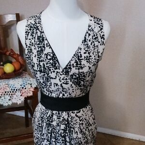 NWOT- H&M Black and Cream Dress